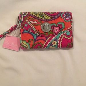 NWT VERA BRADLEY  Smartphone wristlet